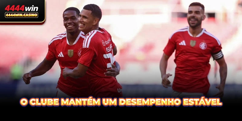 O clube mantém uma estrutura de equipe estável e um estilo de jogo pragmático